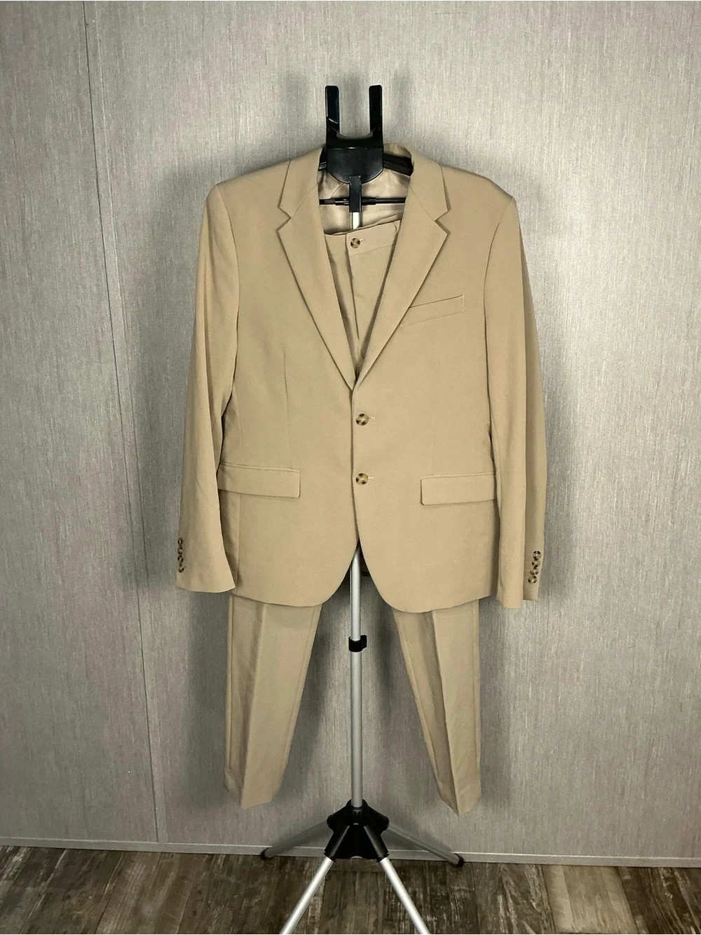 Zara Men's Beige Two-Piece Suit - Blazer & Trousers